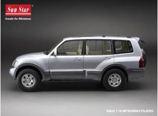 Mitsubishi Pajero V73, cool silver SunStar Metallmodell 1:18